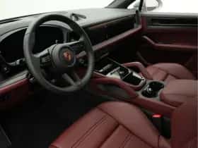 Porsche Cayenne (2026) thumbnail 4