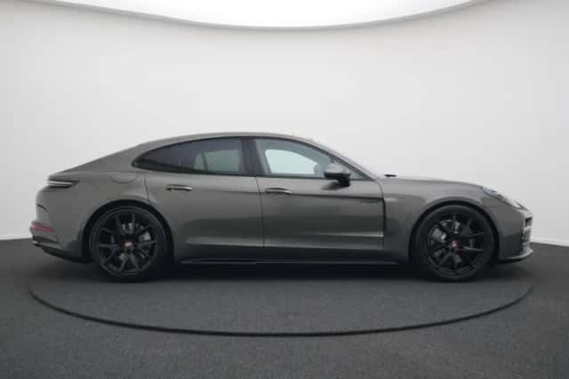 Porsche Panamera (2025) thumbnail 2