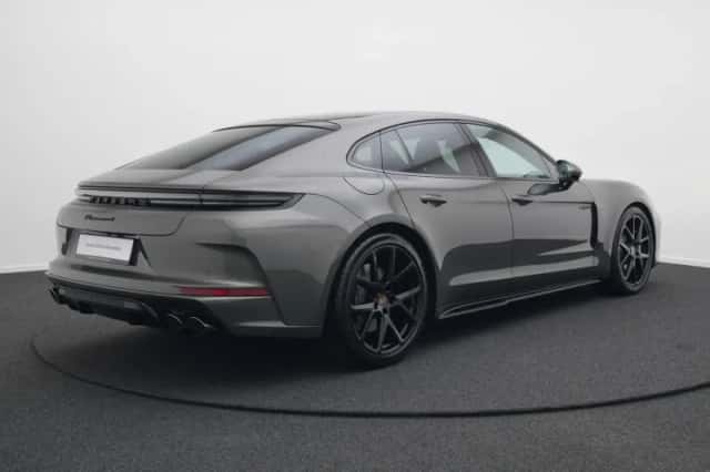 Porsche Panamera (2025) thumbnail 3