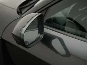 Porsche Taycan (2025) thumbnail 4