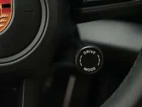 Porsche Taycan (2025) thumbnail 38