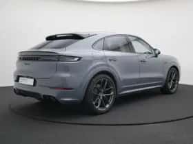 Porsche Cayenne (2025) thumbnail 2