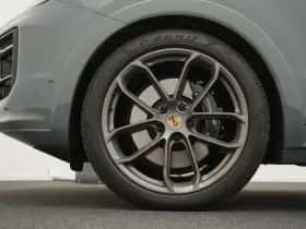 Porsche Cayenne (2025) thumbnail 4
