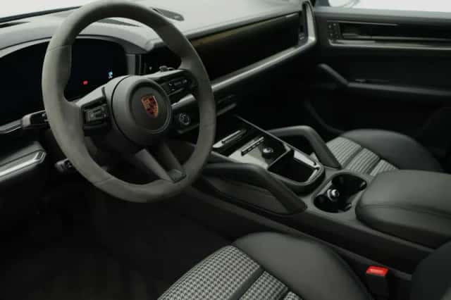 Porsche Cayenne (2025) thumbnail 5