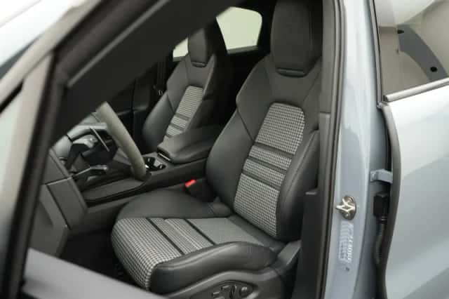 Porsche Cayenne (2025) thumbnail 6