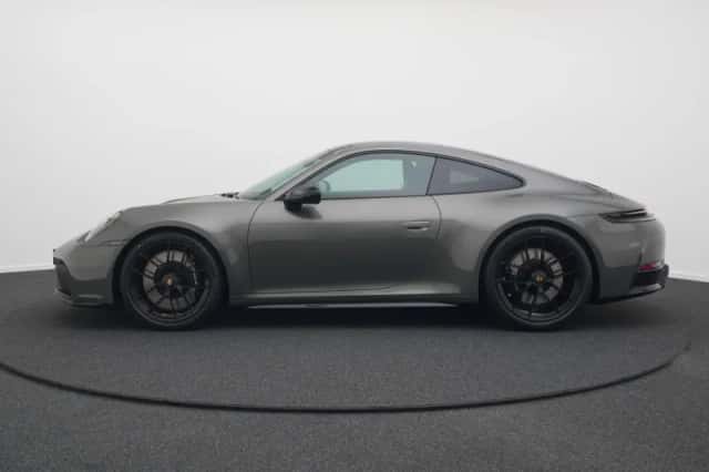 Porsche 911 (2026) thumbnail 2