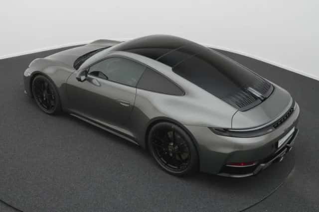 Porsche 911 (2026) thumbnail 3