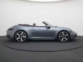 Porsche 911 (2024) thumbnail 2