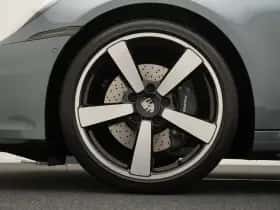 Porsche 911 (2024) thumbnail 4
