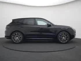 Porsche Cayenne (2024) thumbnail 2