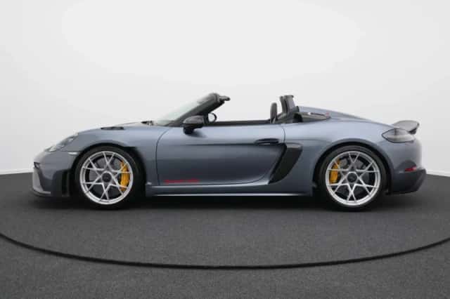 Porsche 718 (2025) thumbnail 2