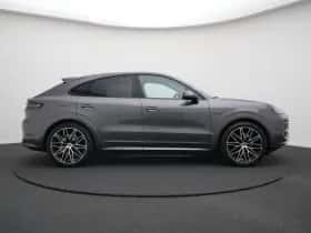 Porsche Cayenne (2026) thumbnail 3