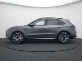 Porsche Cayenne (2026) thumbnail 2