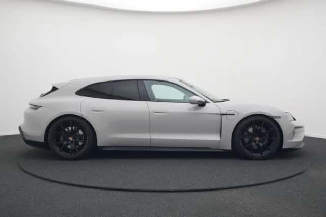 Porsche Taycan (2025) thumbnail 2