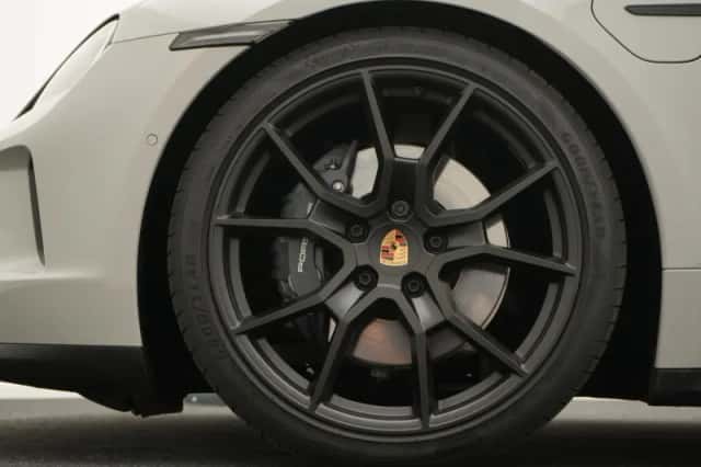 Porsche Taycan (2025) thumbnail 4