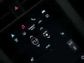 Porsche Taycan (2025) thumbnail 36