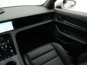 Porsche Taycan (2025) thumbnail 50