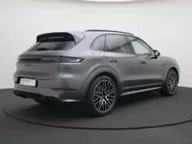 Porsche Cayenne (2025) thumbnail 3