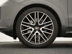 Porsche Cayenne (2025) thumbnail 4