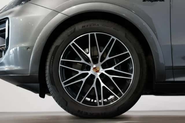 Porsche Cayenne (2025) thumbnail 6