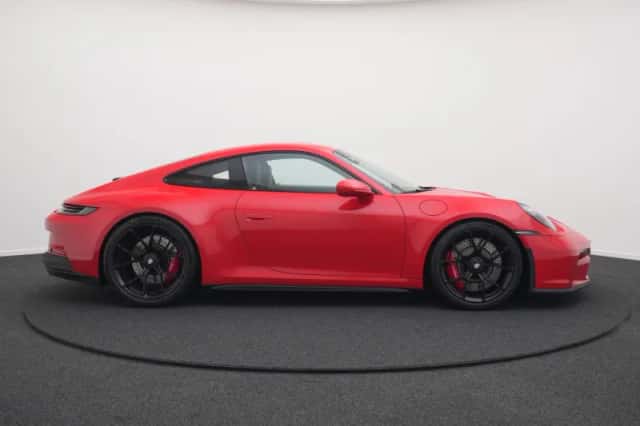 Porsche 911 (2022) thumbnail 2