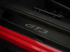 Porsche 911 (2022) thumbnail 18