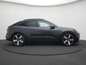 Porsche Macan (2025) thumbnail 2