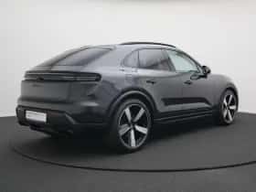 Porsche Macan (2025) thumbnail 3