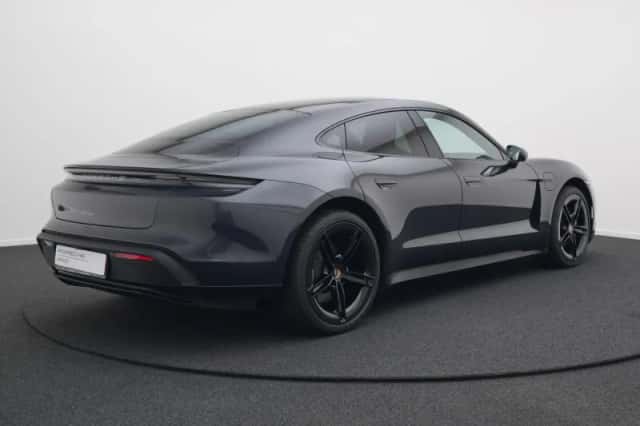 Porsche Taycan (2024) thumbnail 2