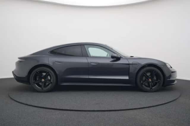 Porsche Taycan (2024) thumbnail 3
