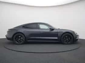 Porsche Taycan (2024) thumbnail 3