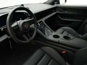 Porsche Taycan (2024) thumbnail 23