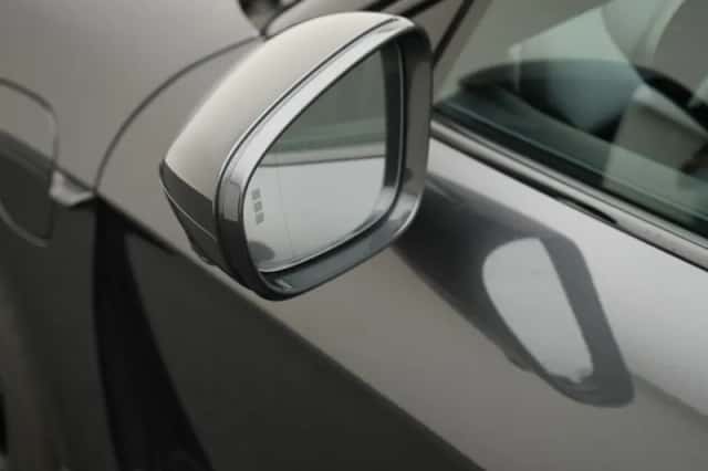 Porsche Taycan (2024) thumbnail 4