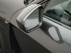 Porsche Taycan (2024) thumbnail 4
