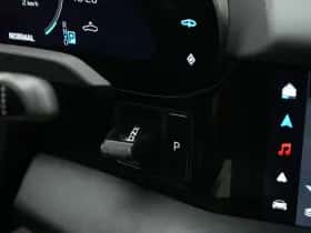Porsche Taycan (2024) thumbnail 33