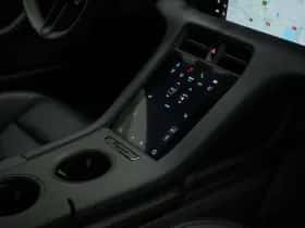 Porsche Taycan (2024) thumbnail 40