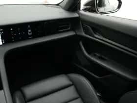 Porsche Taycan (2024) thumbnail 45