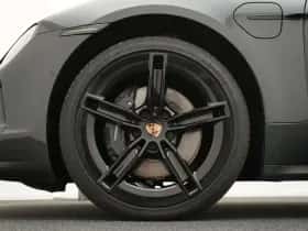Porsche Taycan (2024) thumbnail 8