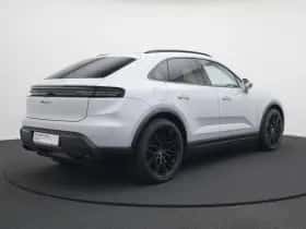 Porsche Macan (2026) thumbnail 3