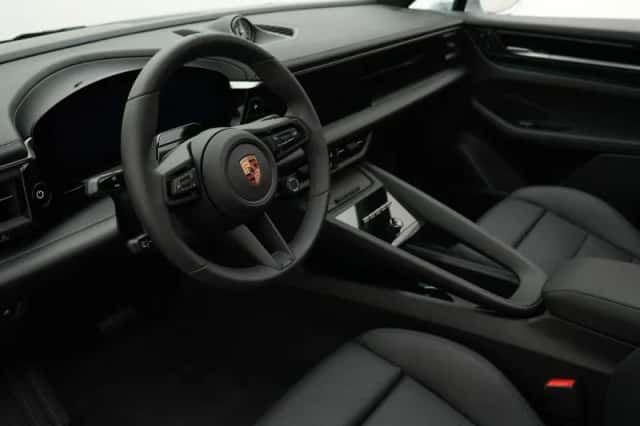 Porsche Macan (2026) thumbnail 5