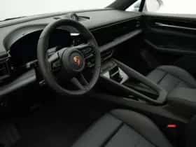 Porsche Macan (2026) thumbnail 5