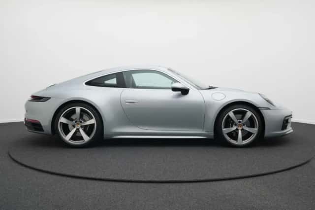 Porsche 911 (2021) thumbnail 2