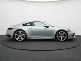 Porsche 911 (2021) thumbnail 2