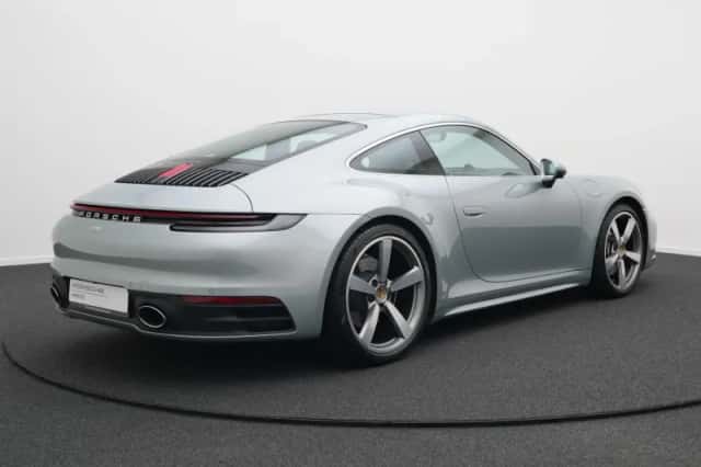 Porsche 911 (2021) thumbnail 3