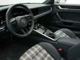 Porsche 911 (2021) thumbnail 5