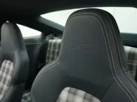 Porsche 911 (2021) thumbnail 42
