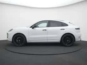 Porsche Cayenne (2024) thumbnail 2