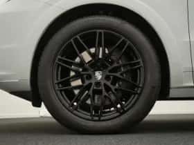 Porsche Cayenne (2024) thumbnail 4