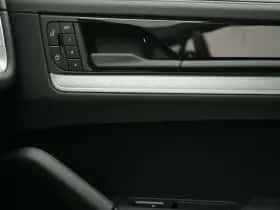 Porsche Cayenne (2024) thumbnail 40