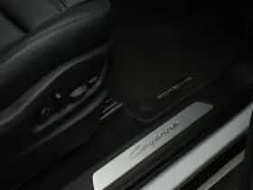 Porsche Cayenne (2024) thumbnail 49